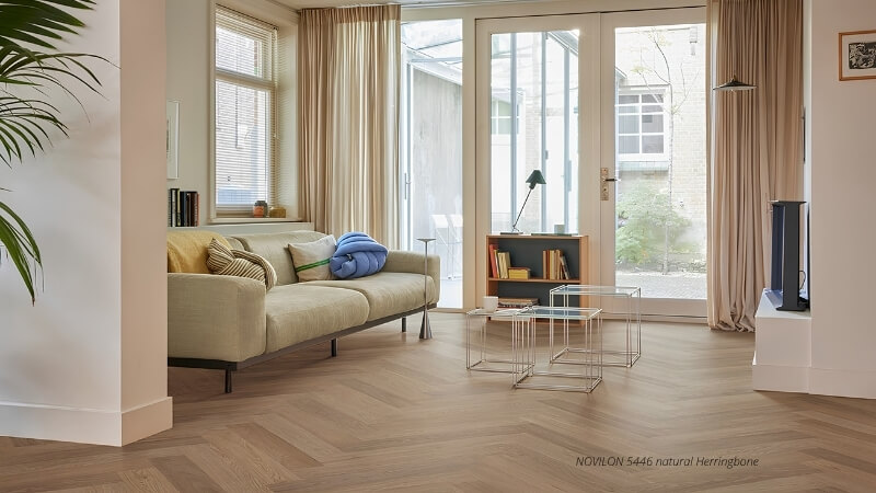 Revêtement de sol intérieur parquet herringbone showroom Fontaine Beauvois Charleroi