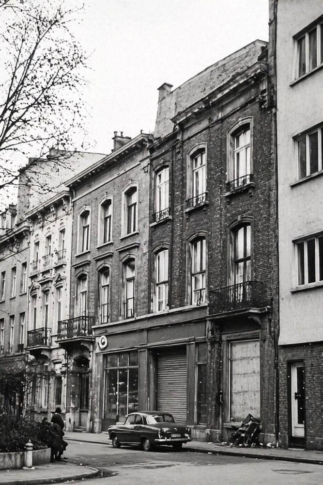 Magasin Fontaine droguerie peinture 1890 centre-ville Charleroi origine entreprise familiale