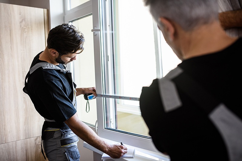 Prise de mesures, pose de stores & tentures sur mesure